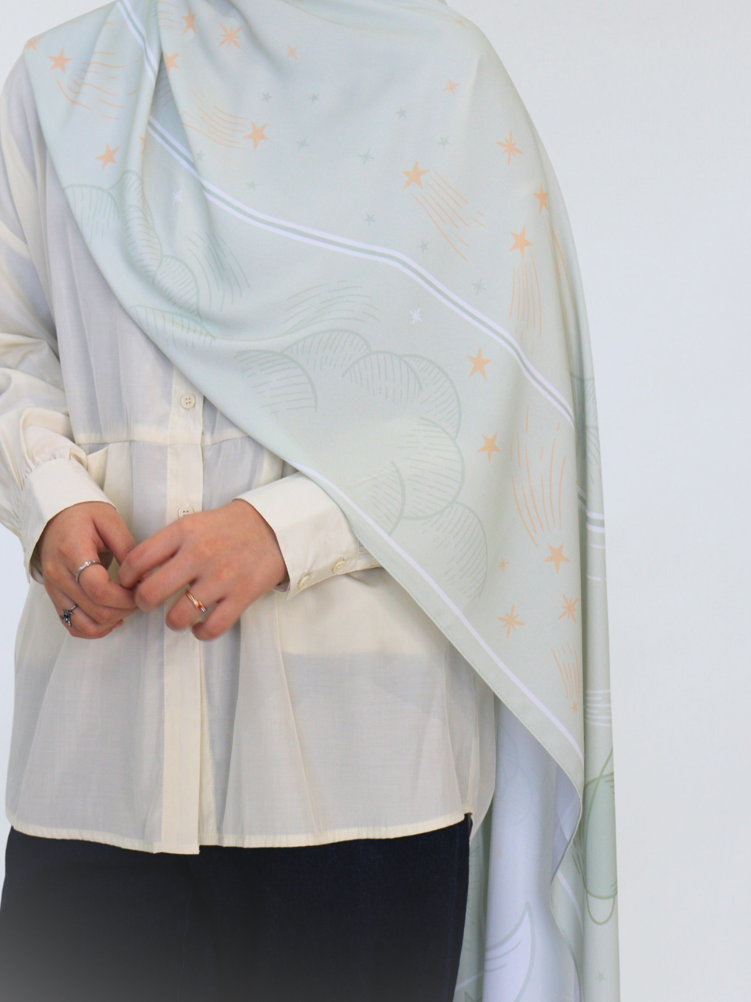 Lyra in Shawl