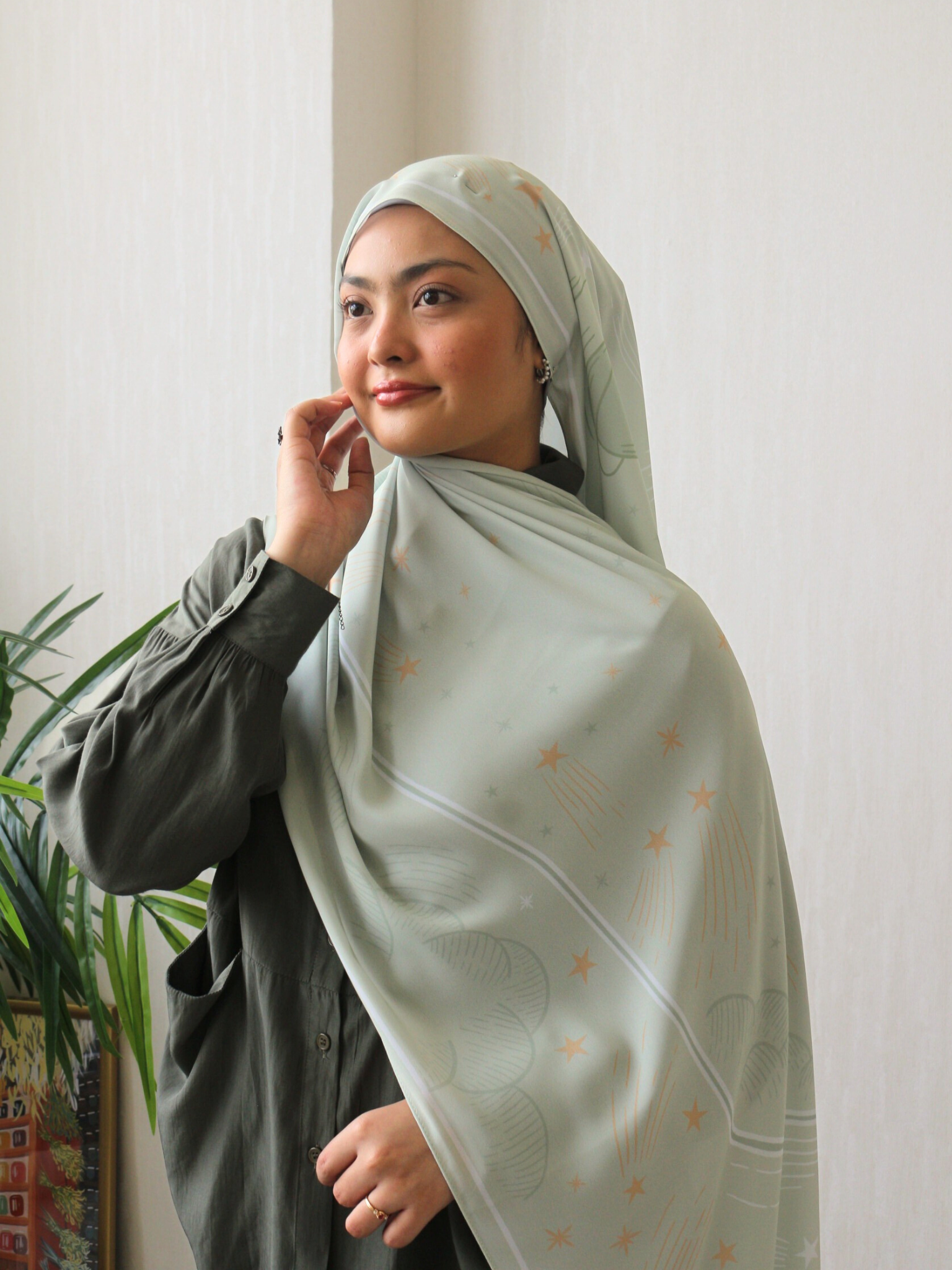 Lyra in Shawl