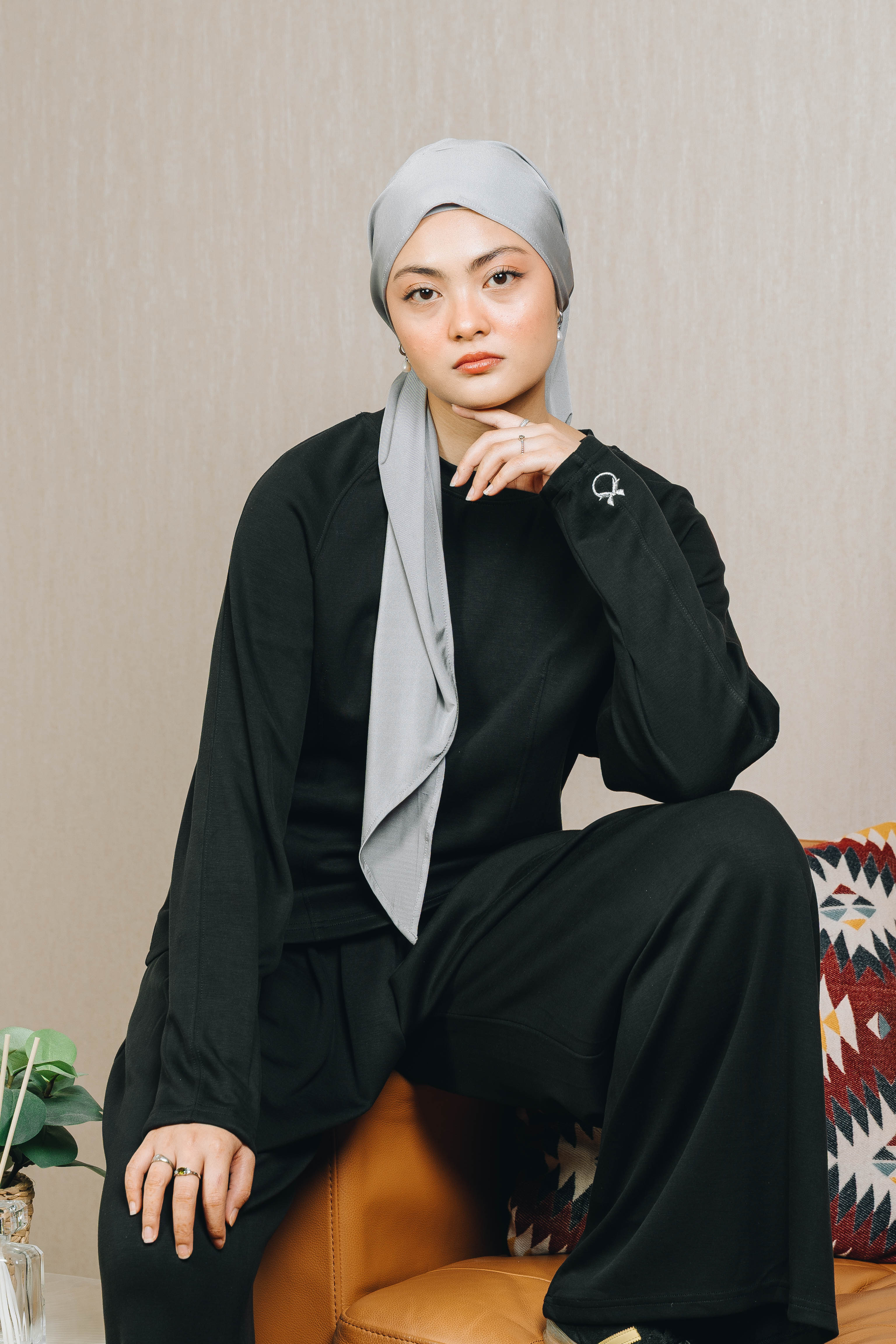 Modal Fitted Top in Black