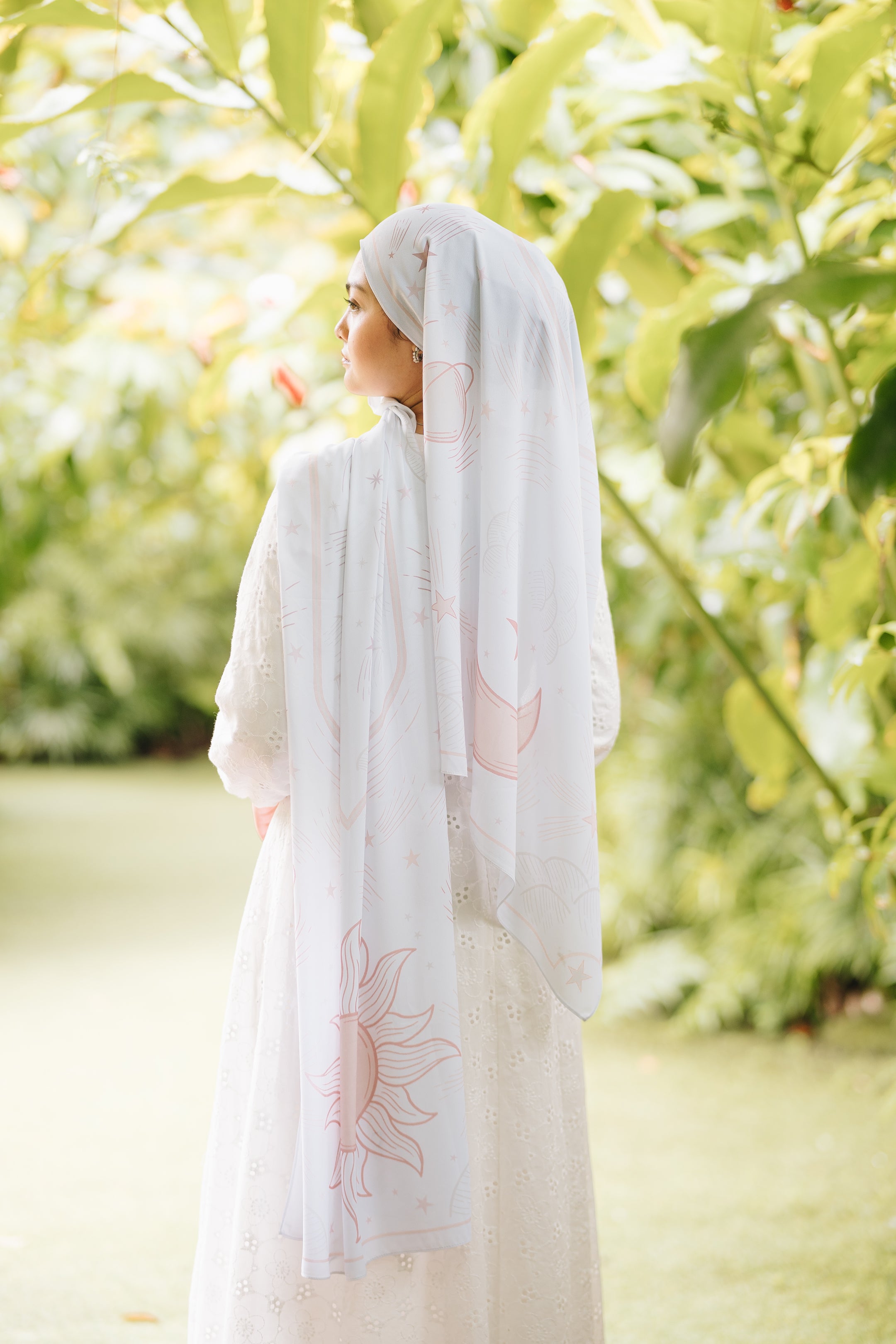 Lyra in Shawl