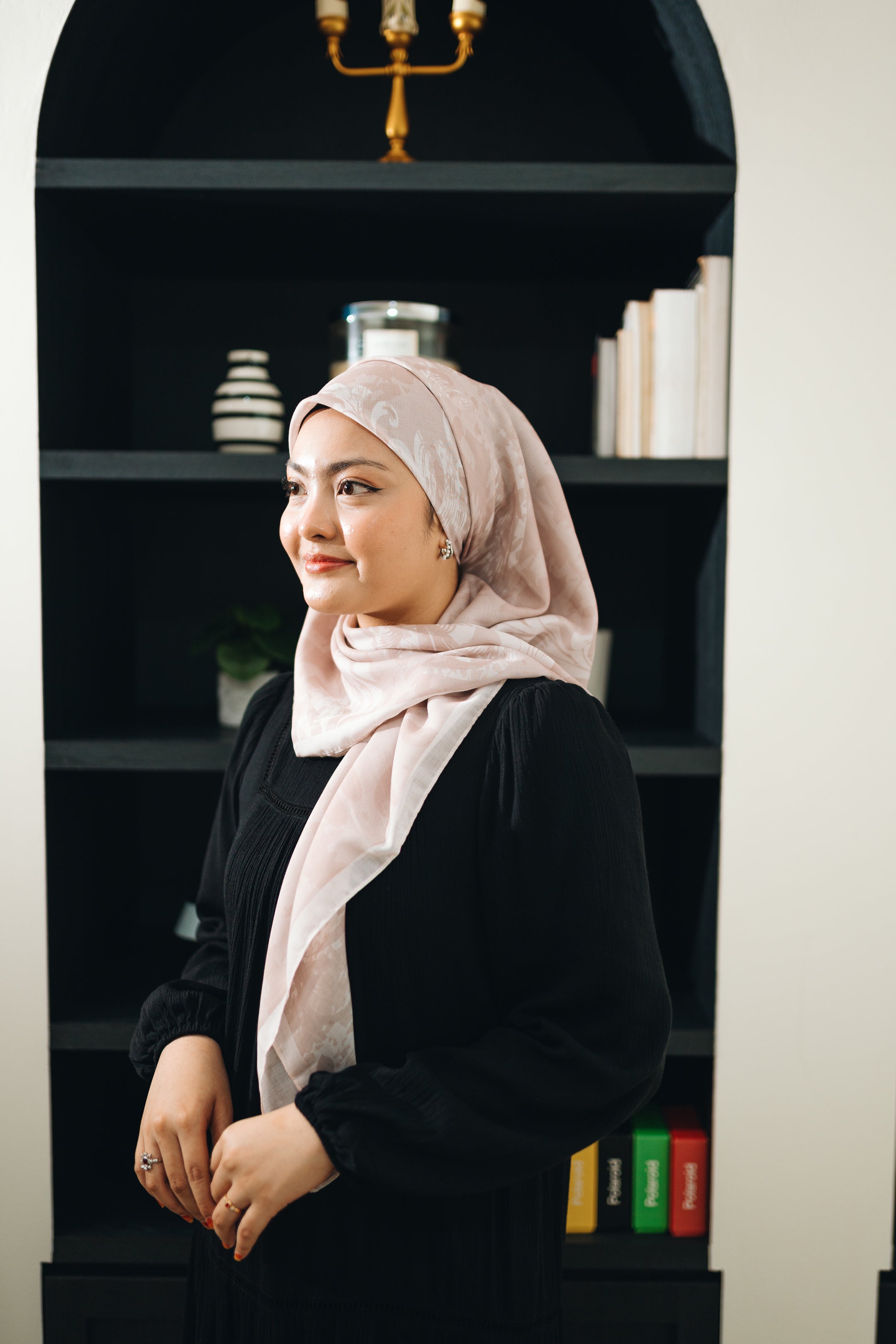 Elina Bawal in Dusty