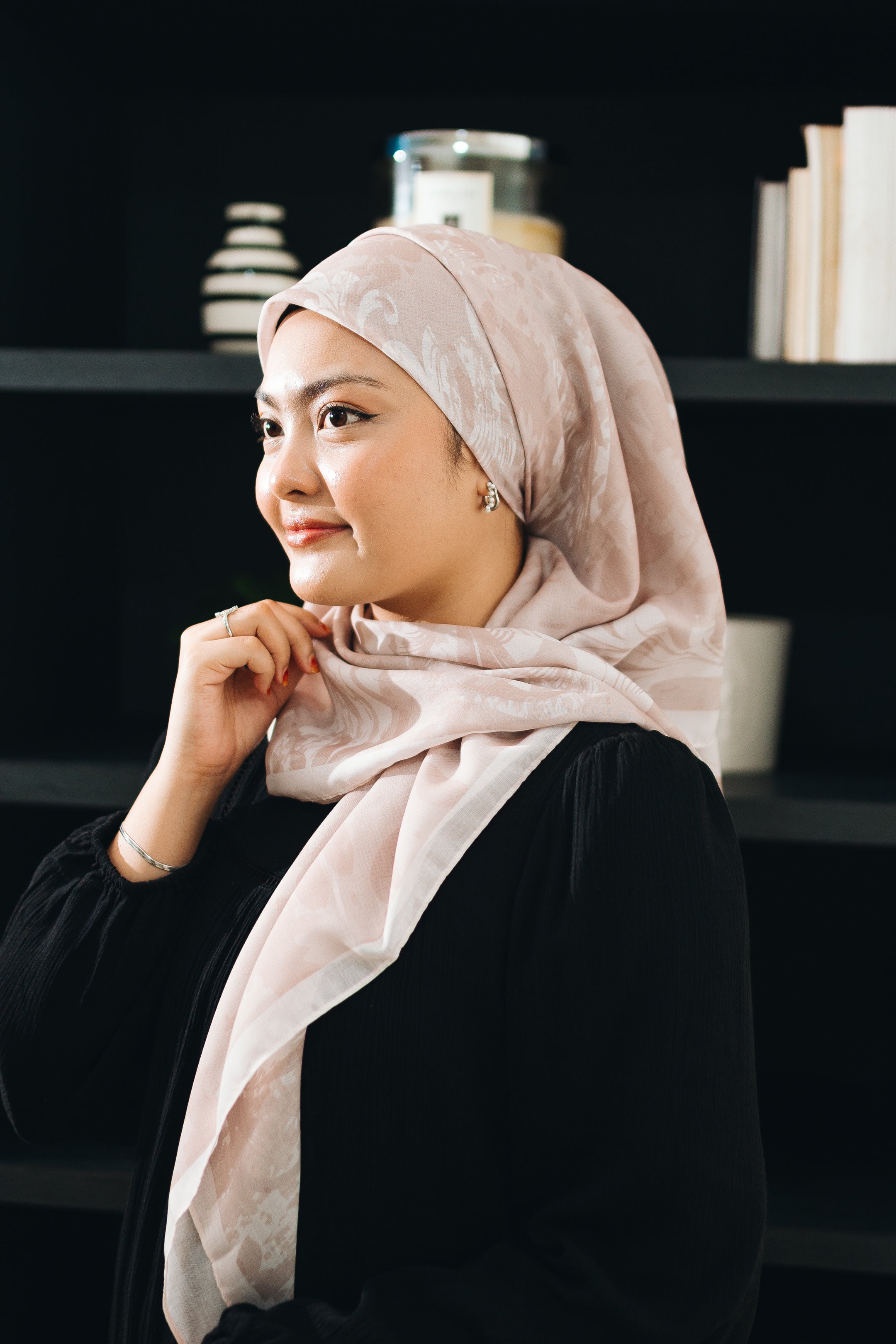 Elina Bawal in Dusty